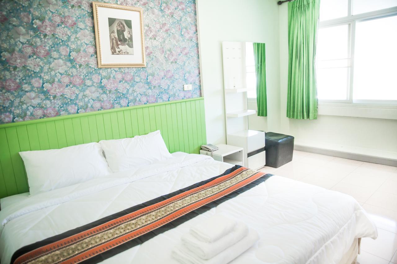 Nine Inn @ Town Phuket Buitenkant foto