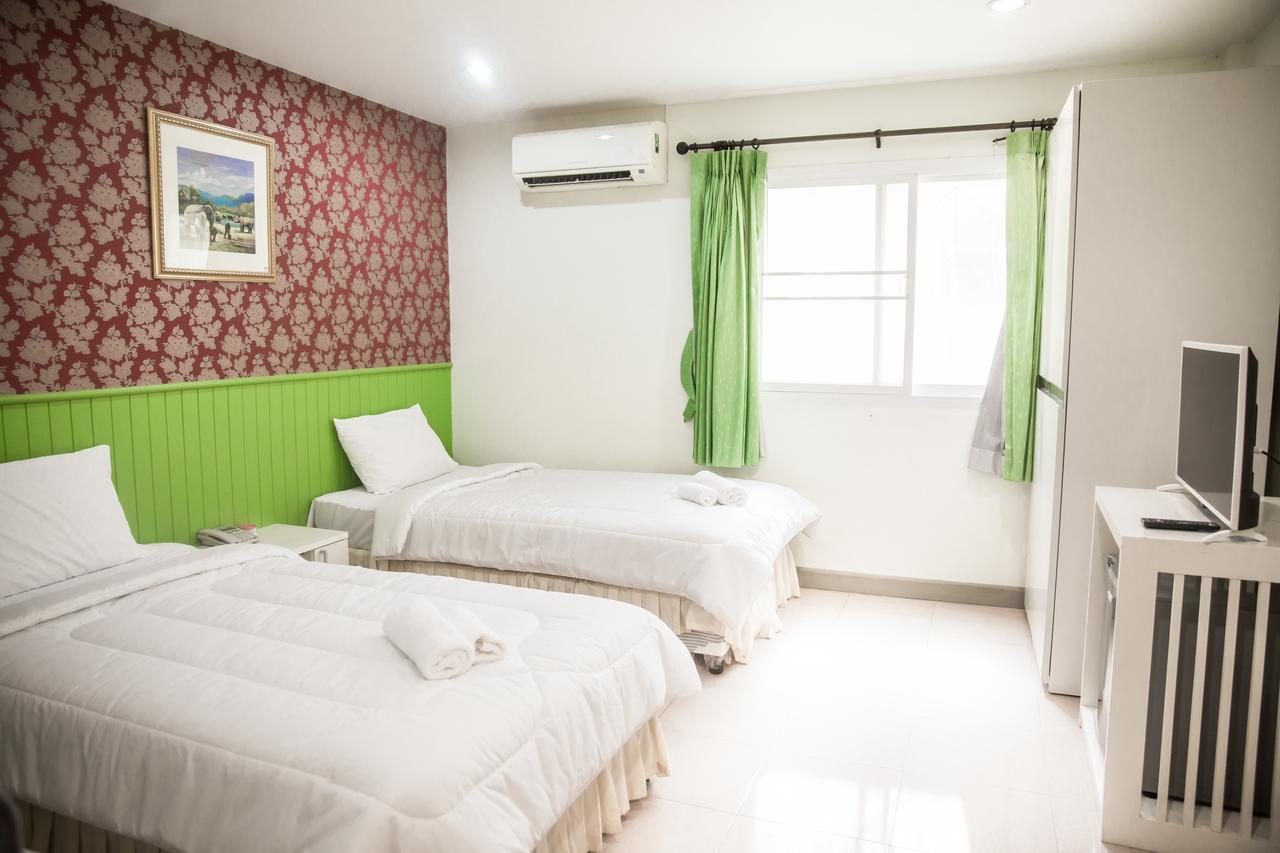 Nine Inn @ Town Phuket Buitenkant foto